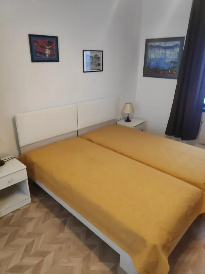 Apartment Poluotok Zara